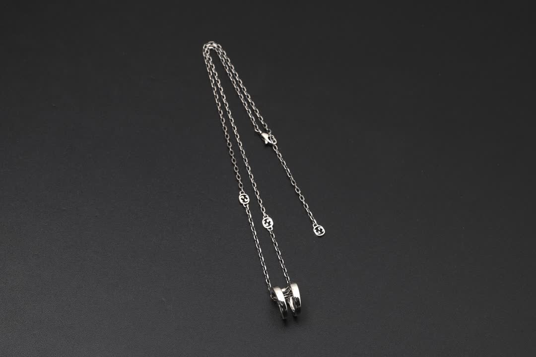 Gucci Silver Chain with Interlocking G Pendant