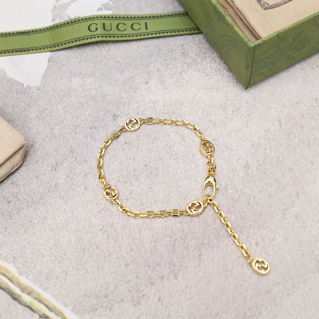 Gucci Gold-Plated Interlocking G Necklace and Bracelet Set