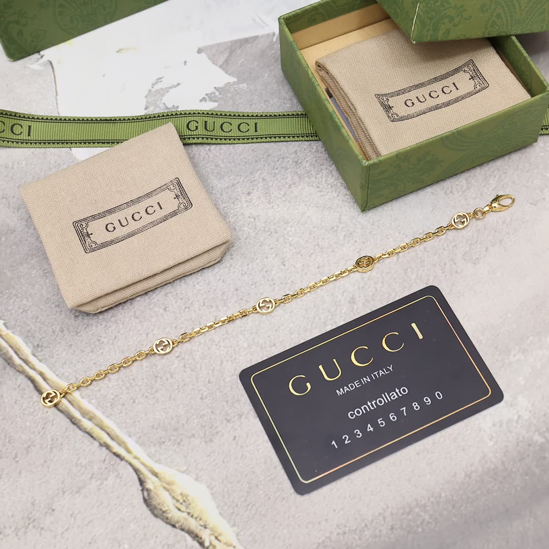 Gucci Gold-Plated Interlocking G Necklace and Bracelet Set