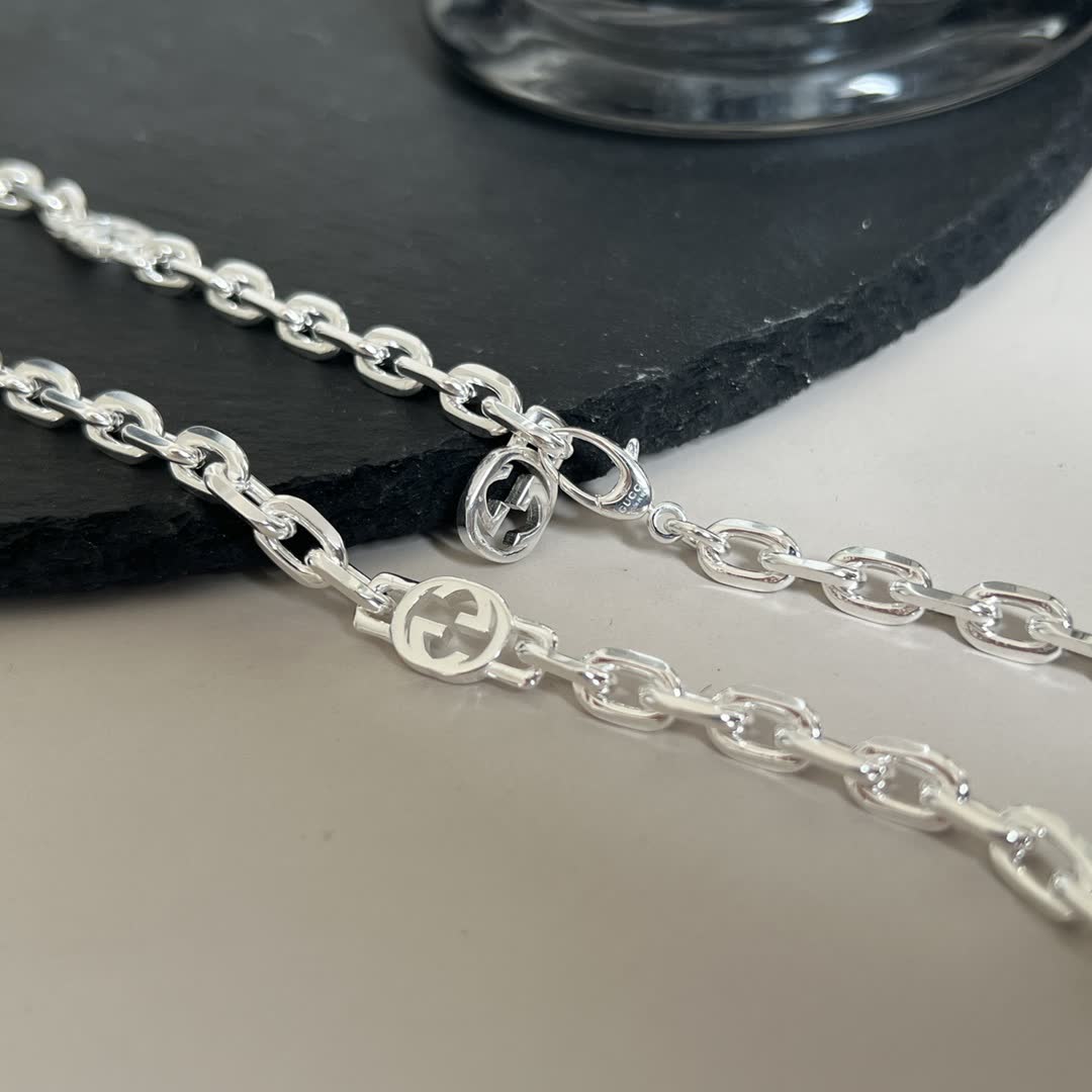 Gucci Silver Chain Necklace with Interlocking G Design