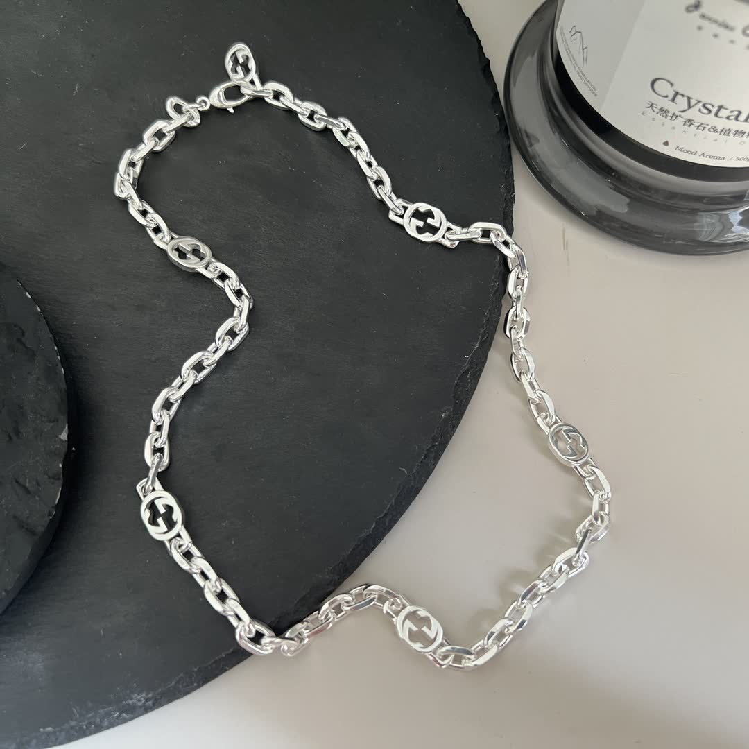 Gucci Silver Chain Necklace with Interlocking G Design