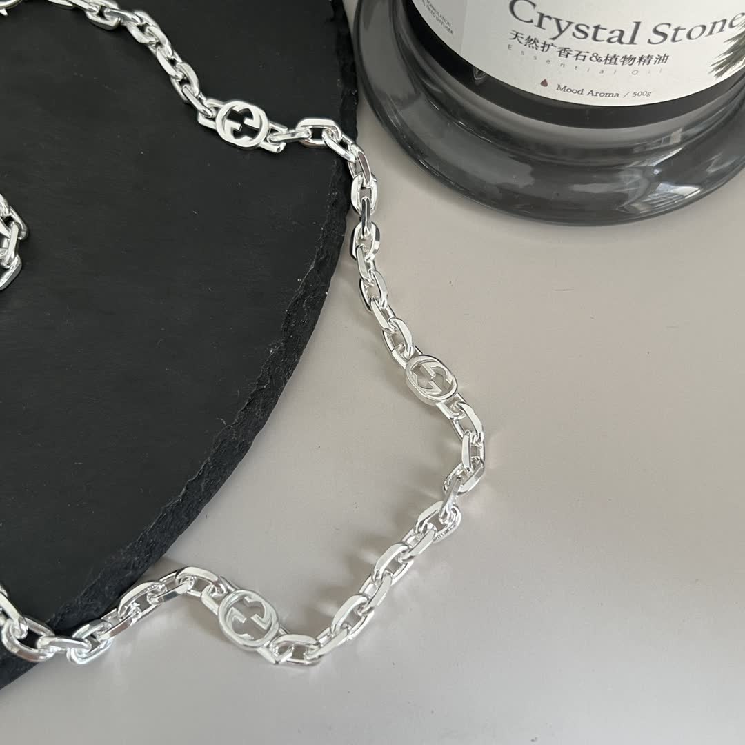 Gucci Silver Chain Necklace with Interlocking G Design
