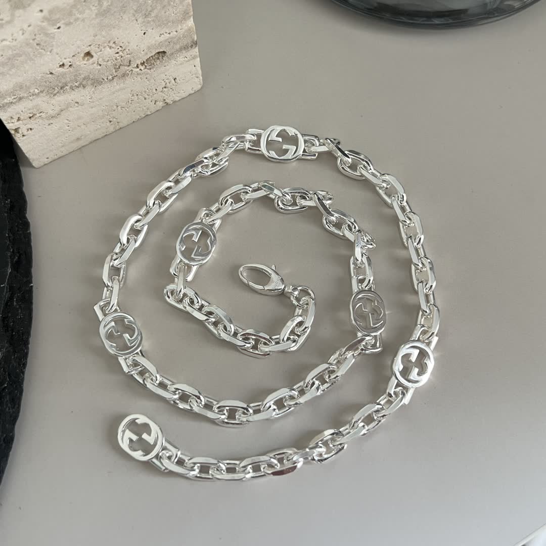 Gucci Silver Chain Necklace with Interlocking G Design