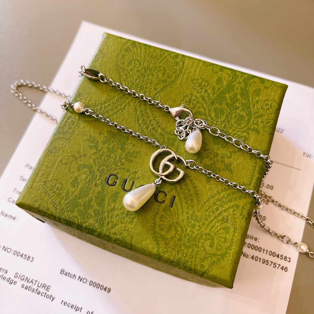 Gucci Silver Chain Necklace with Pearl and Interlocking G Pendant
