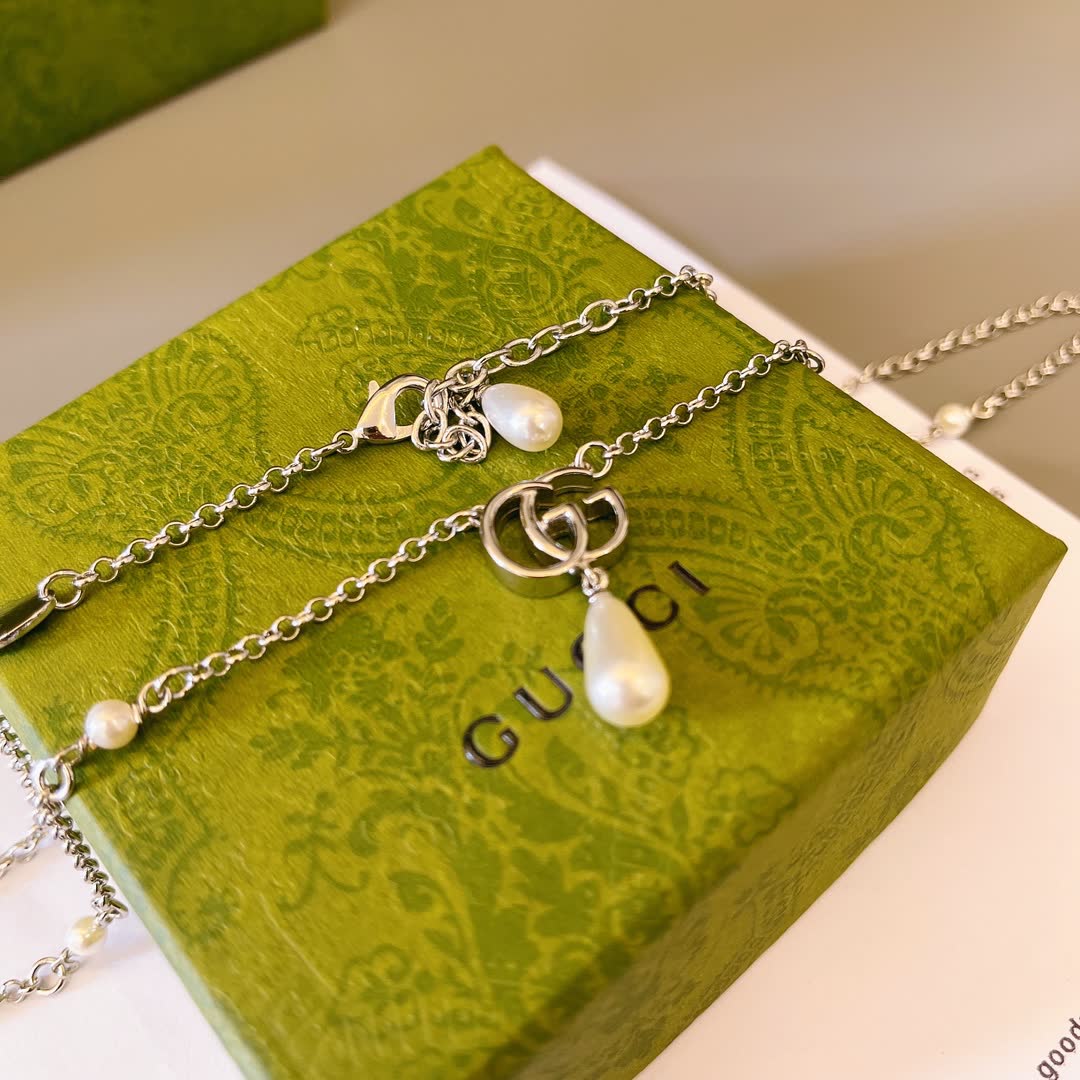 Gucci Silver Chain Necklace with Pearl and Interlocking G Pendant
