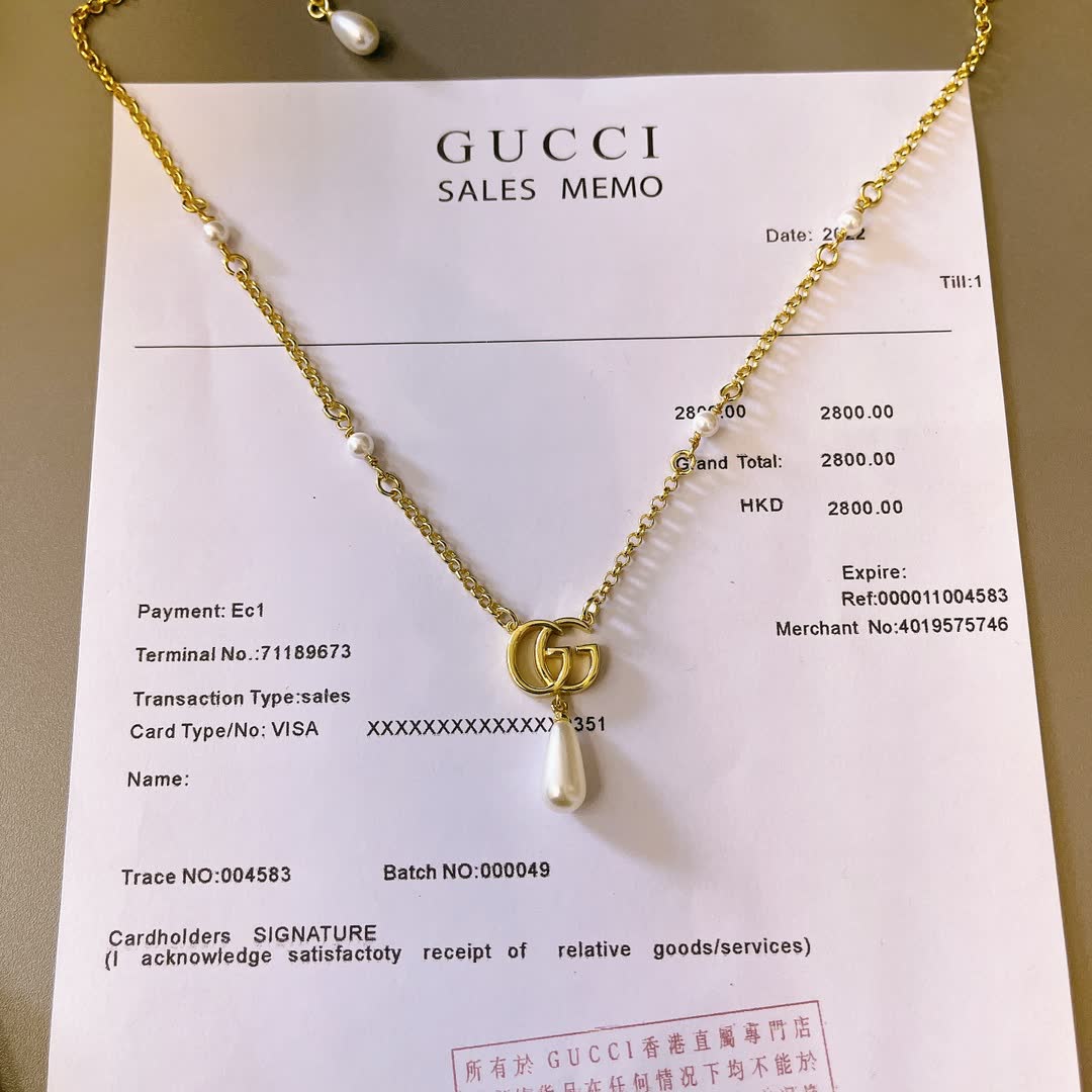 Gucci Gold Chain Necklace with 'GG' Logo and Pearl