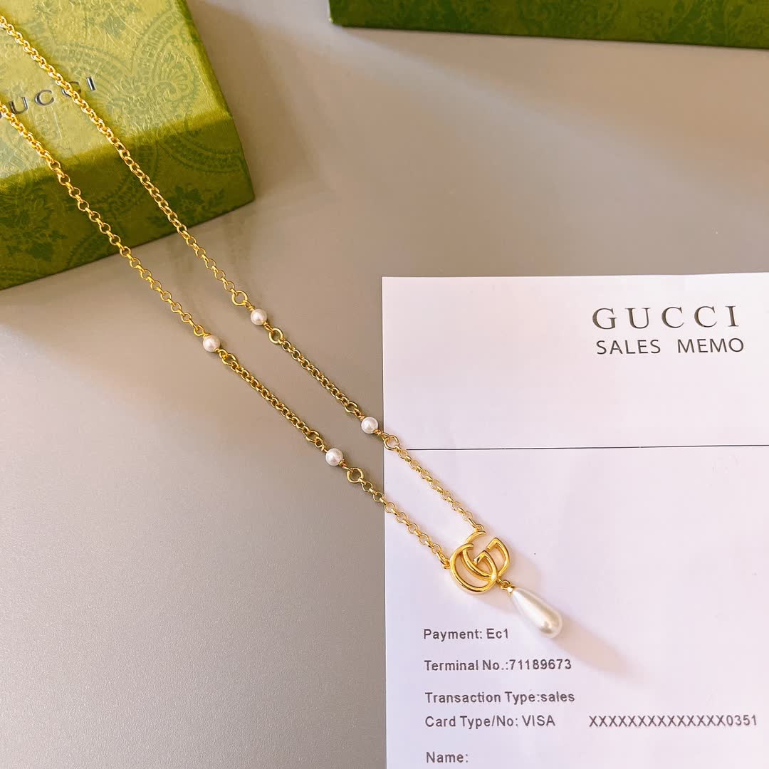 Gucci Gold Chain Necklace with 'GG' Logo and Pearl