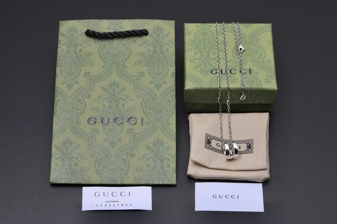 Gucci Silver Chain Necklace with Interlocking G Design