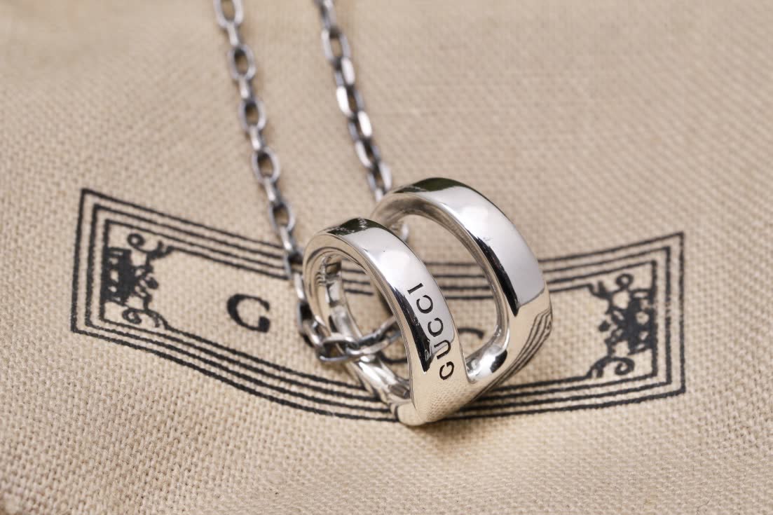 Gucci Silver Chain Necklace with Interlocking G Design