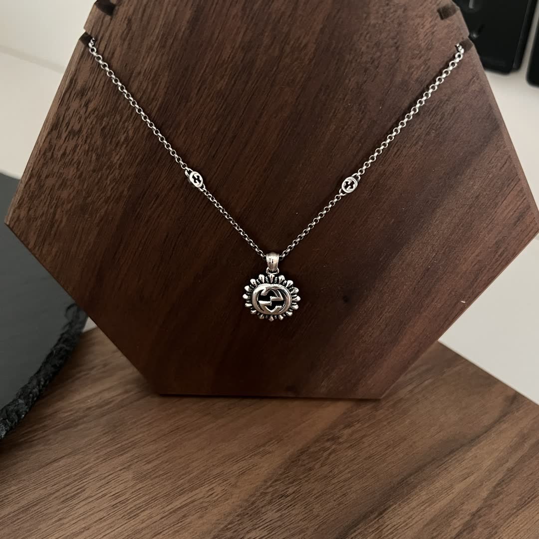 Gucci Silver Chain Necklace with Interlocking G Logo