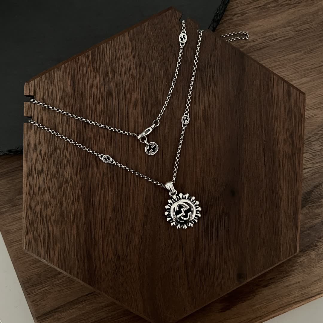 Gucci Silver Chain Necklace with Interlocking G Logo