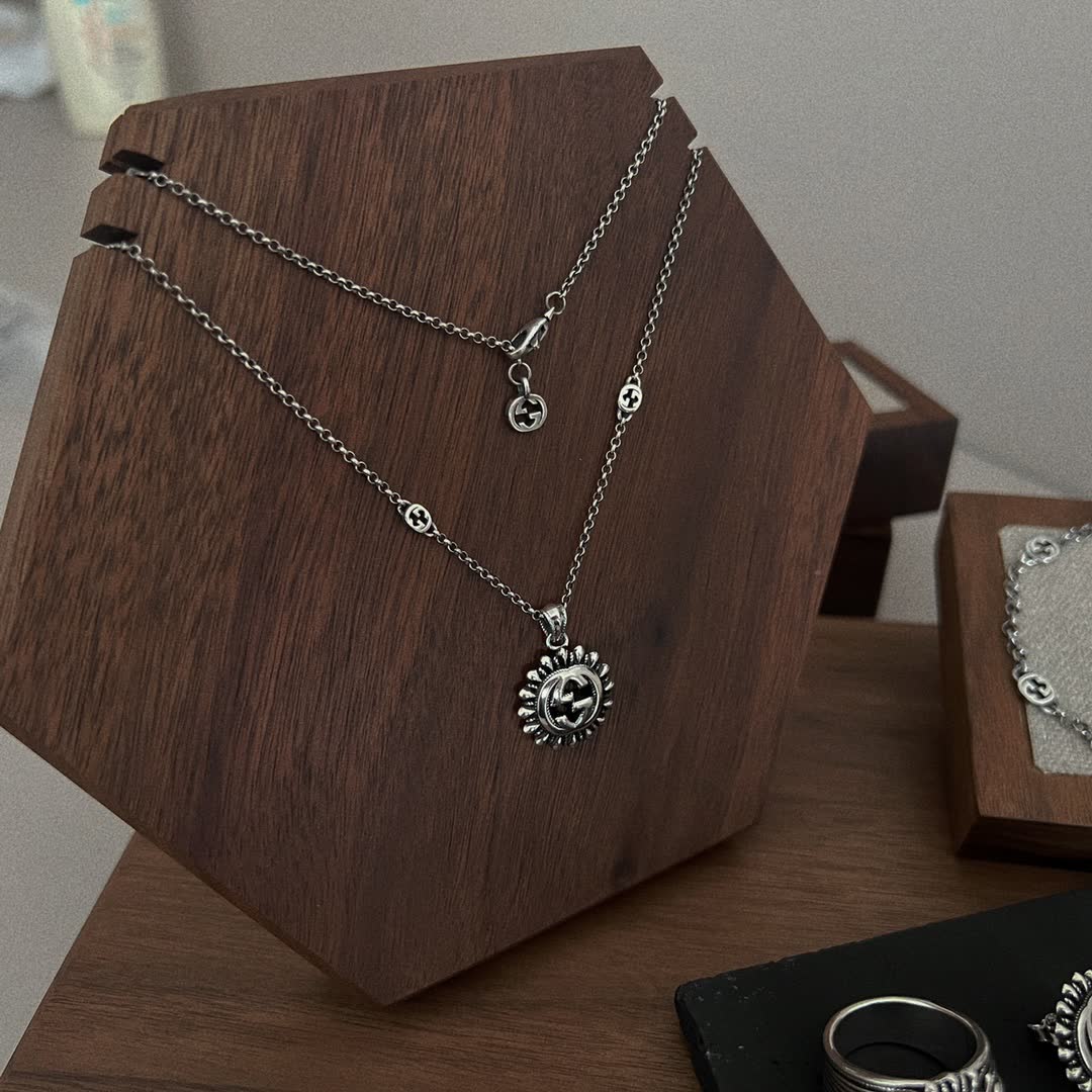 Gucci Silver Chain Necklace with Interlocking G Pendant