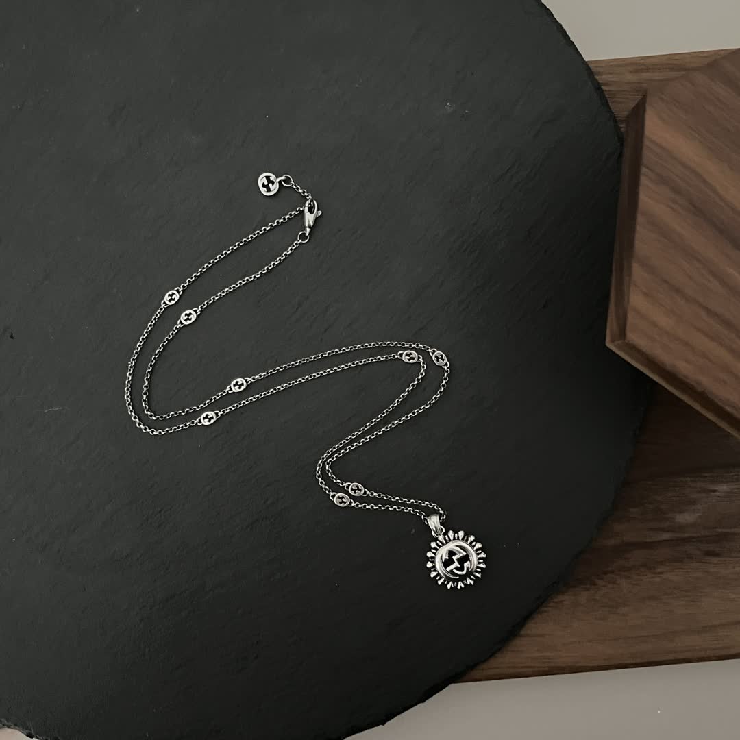 Gucci Silver Chain Necklace with Interlocking G Pendant