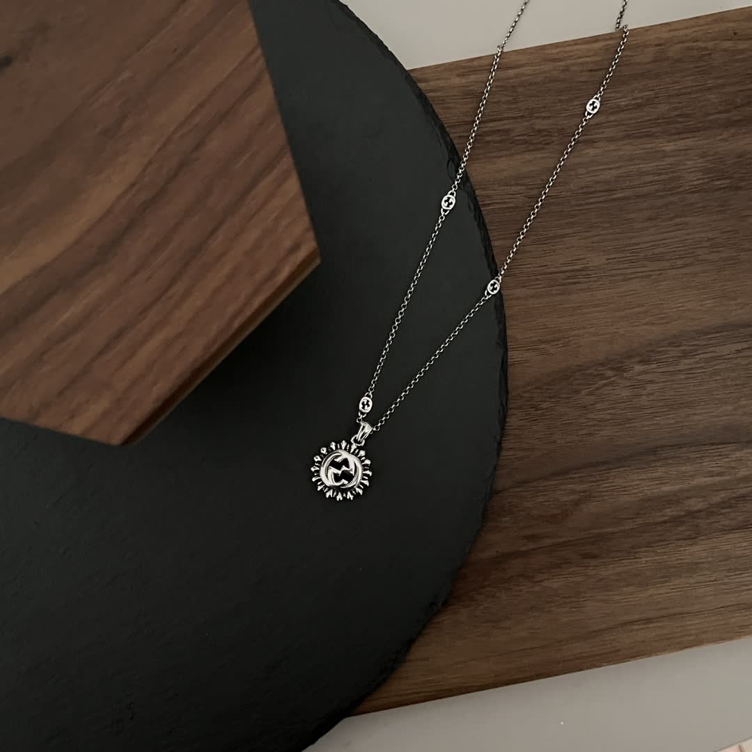 Gucci Silver Chain Necklace with Interlocking G Pendant