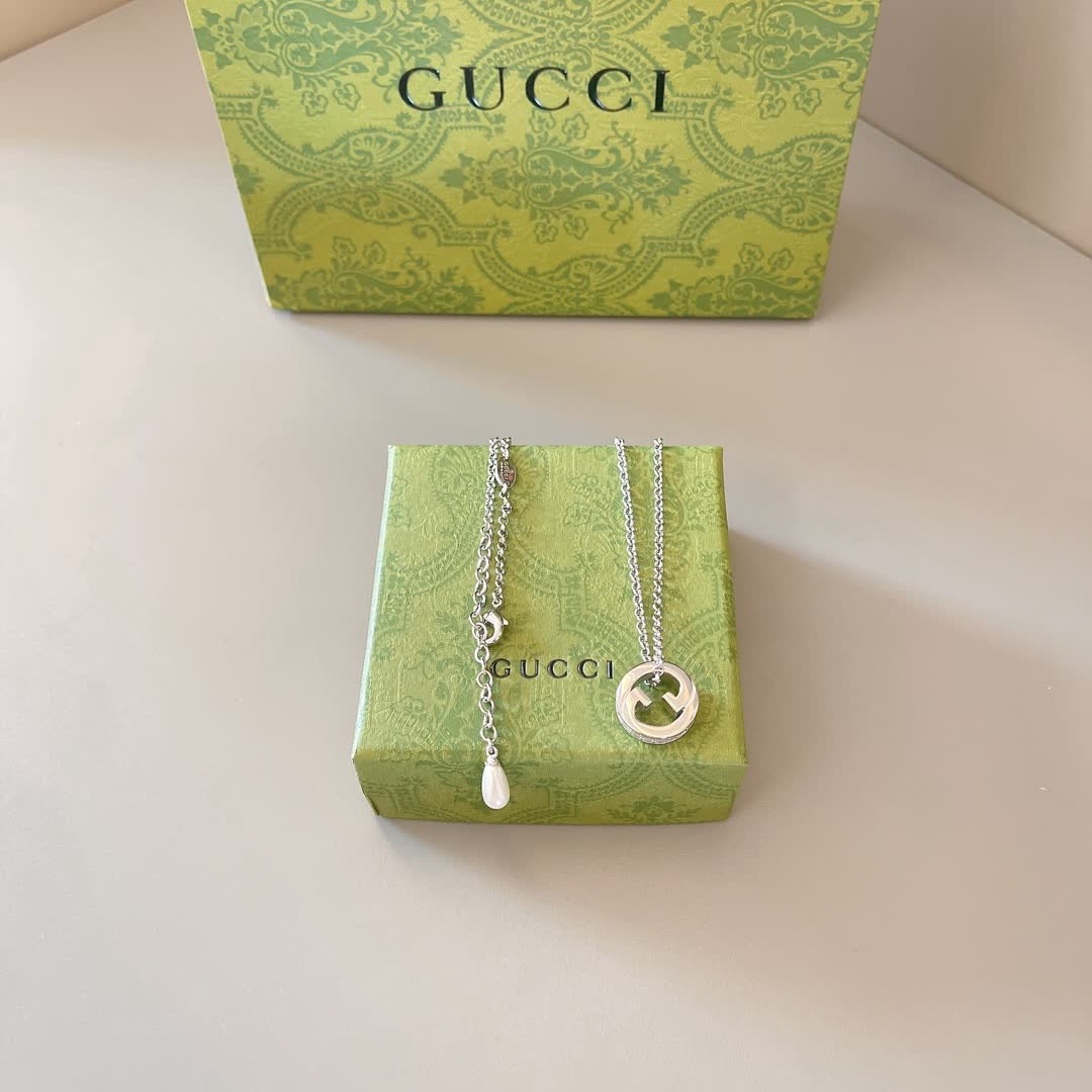 Gucci Silver Interlocking G Pendant Necklace