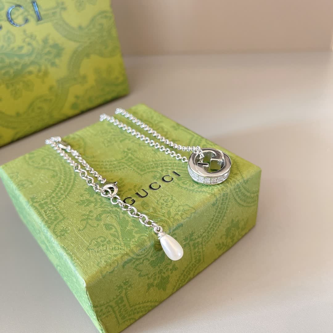 Gucci Silver Interlocking G Pendant Necklace