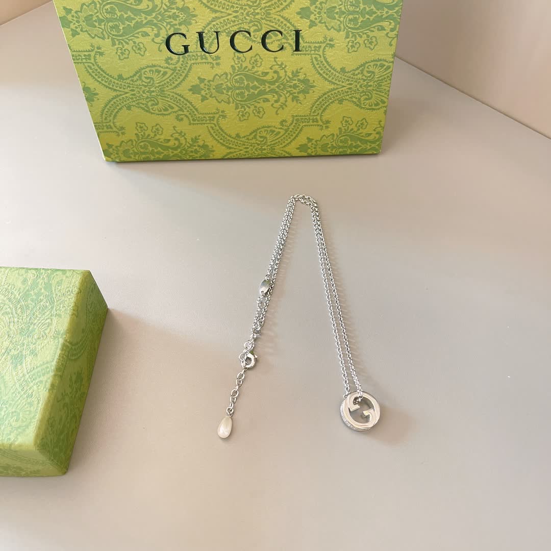 Gucci Silver Interlocking G Pendant Necklace