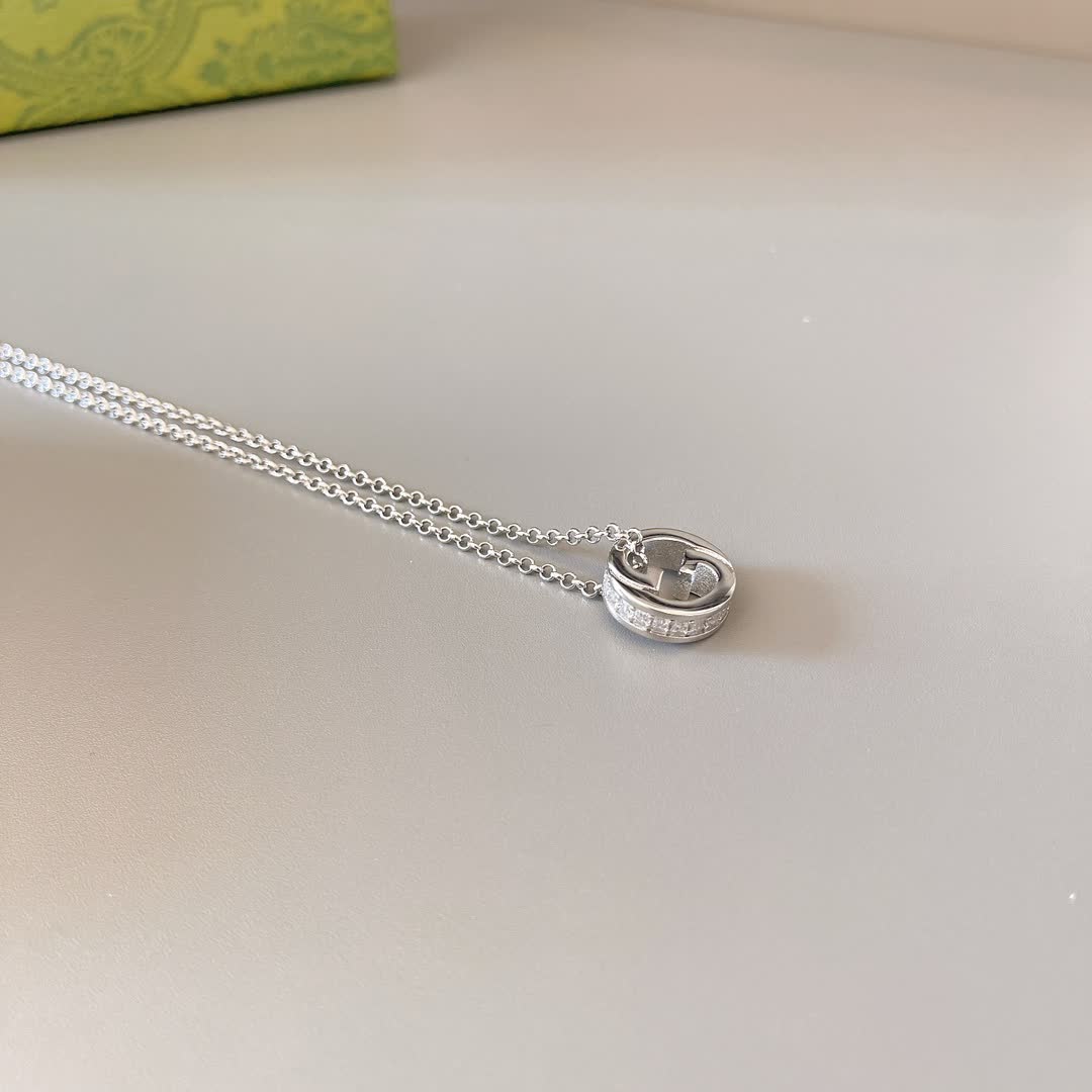Gucci Silver Interlocking G Pendant Necklace