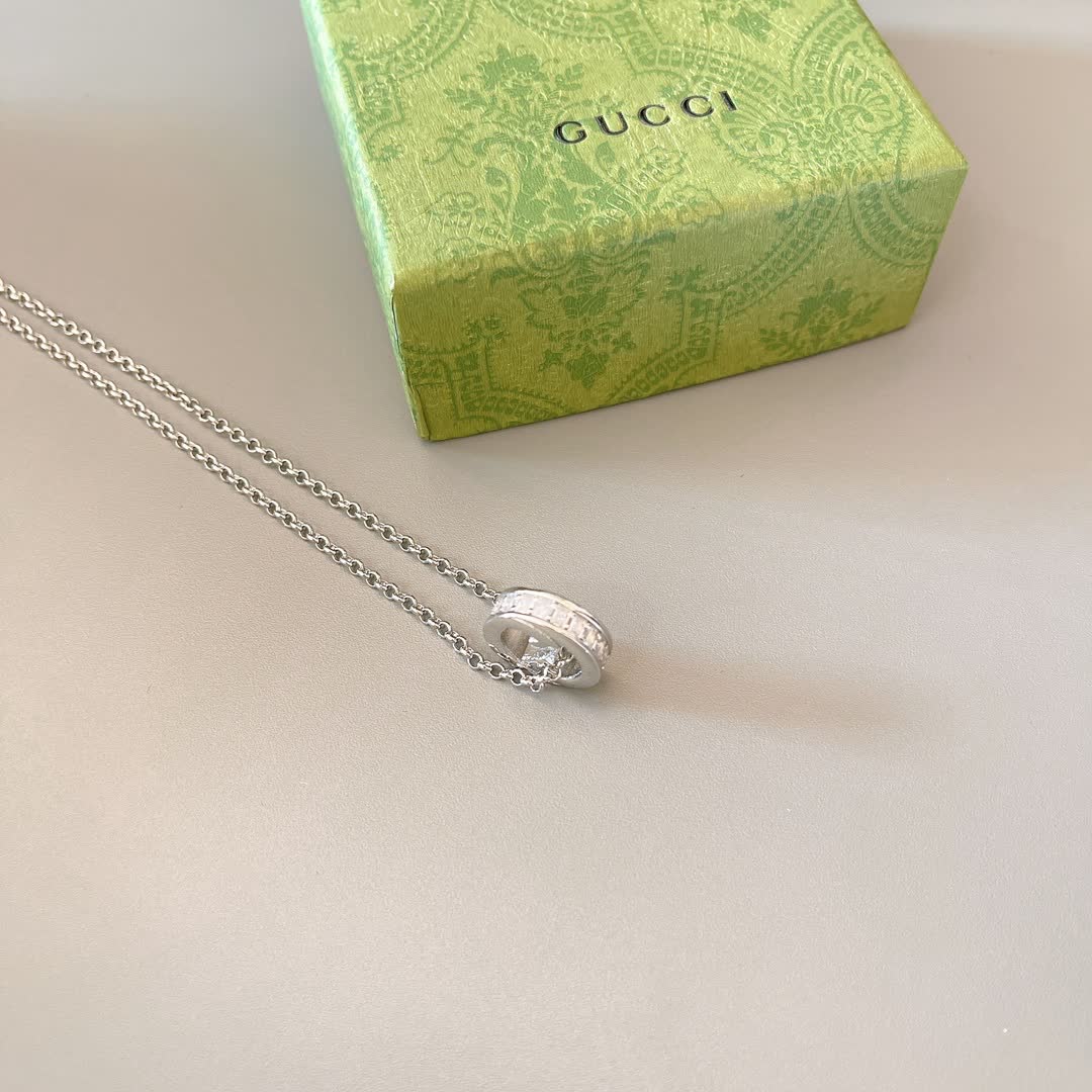 Gucci Silver Interlocking G Pendant Necklace