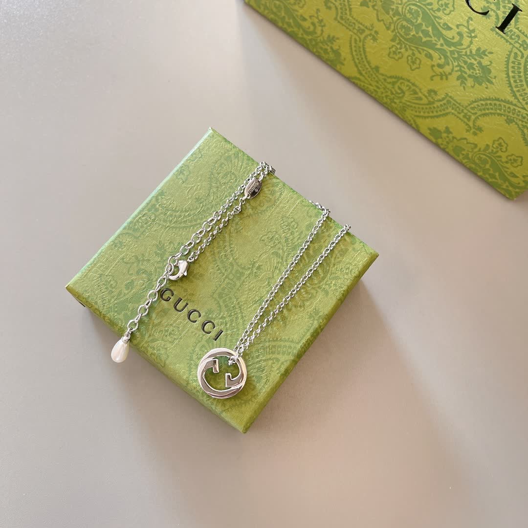 Gucci Silver Interlocking G Pendant Necklace