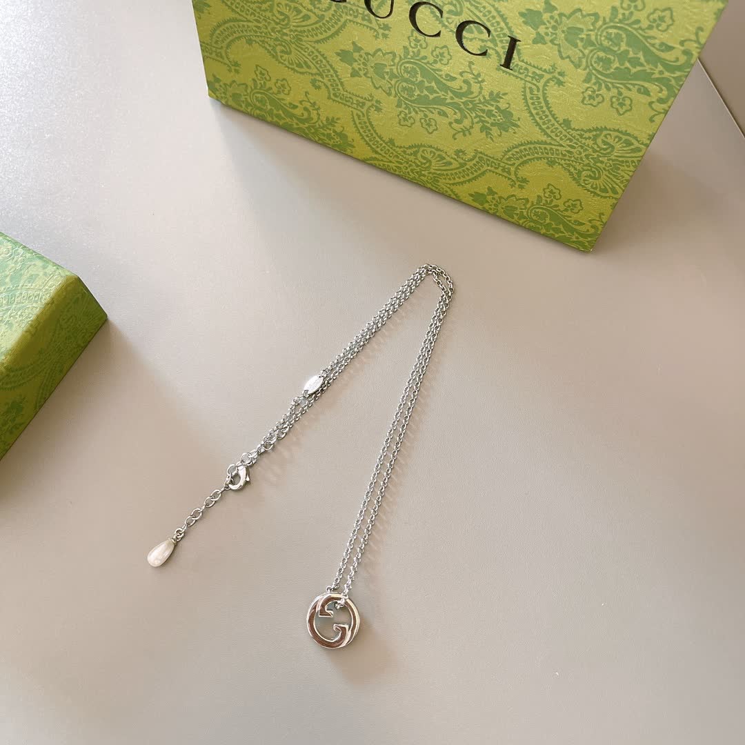 Gucci Silver Interlocking G Pendant Necklace
