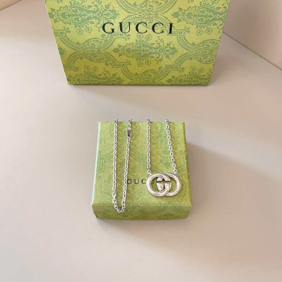 Gucci Interlocking G Silver Necklace