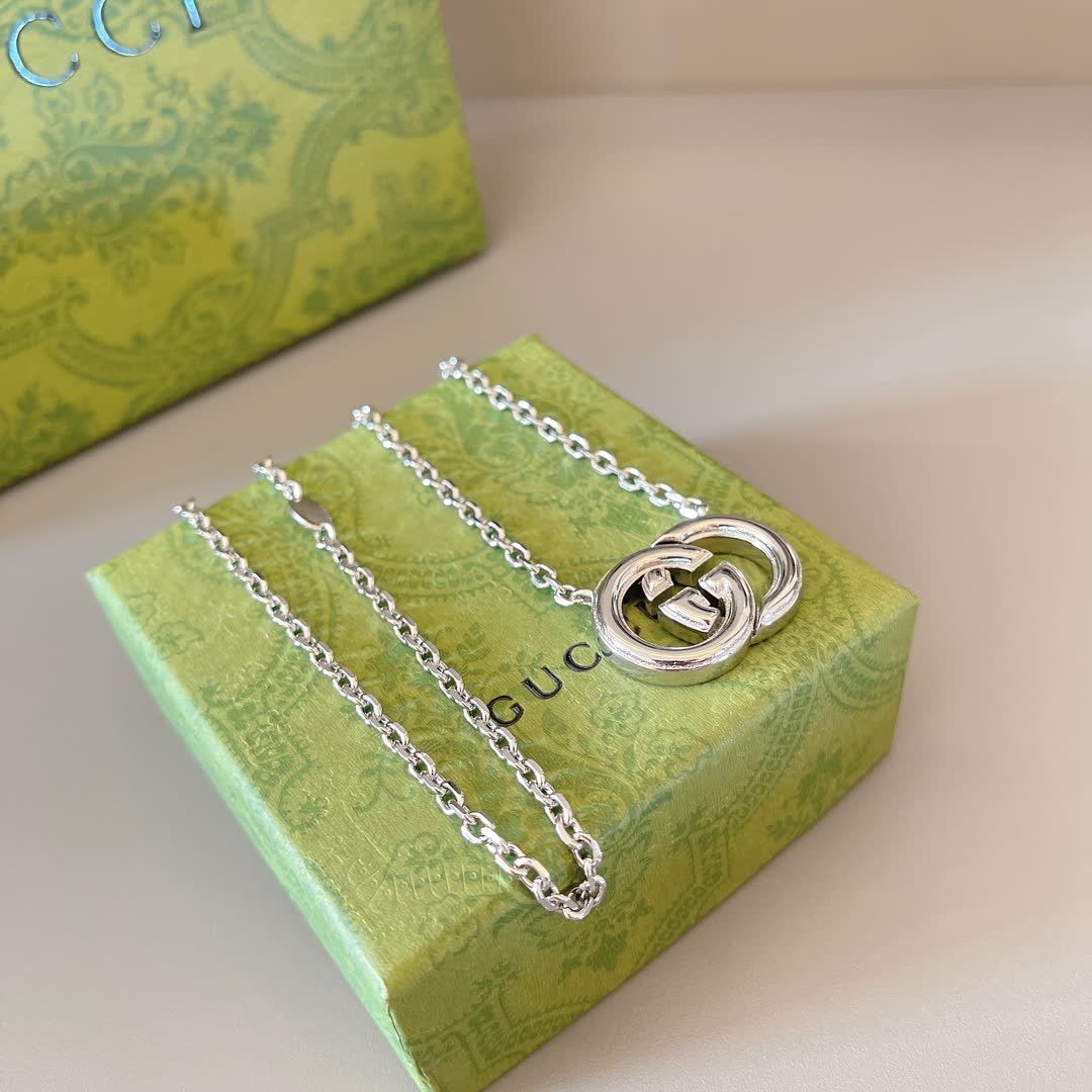 Gucci Interlocking G Silver Necklace