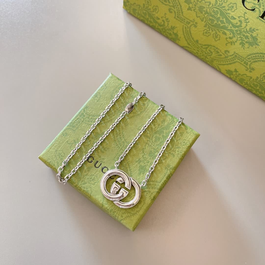 Gucci Interlocking G Silver Necklace