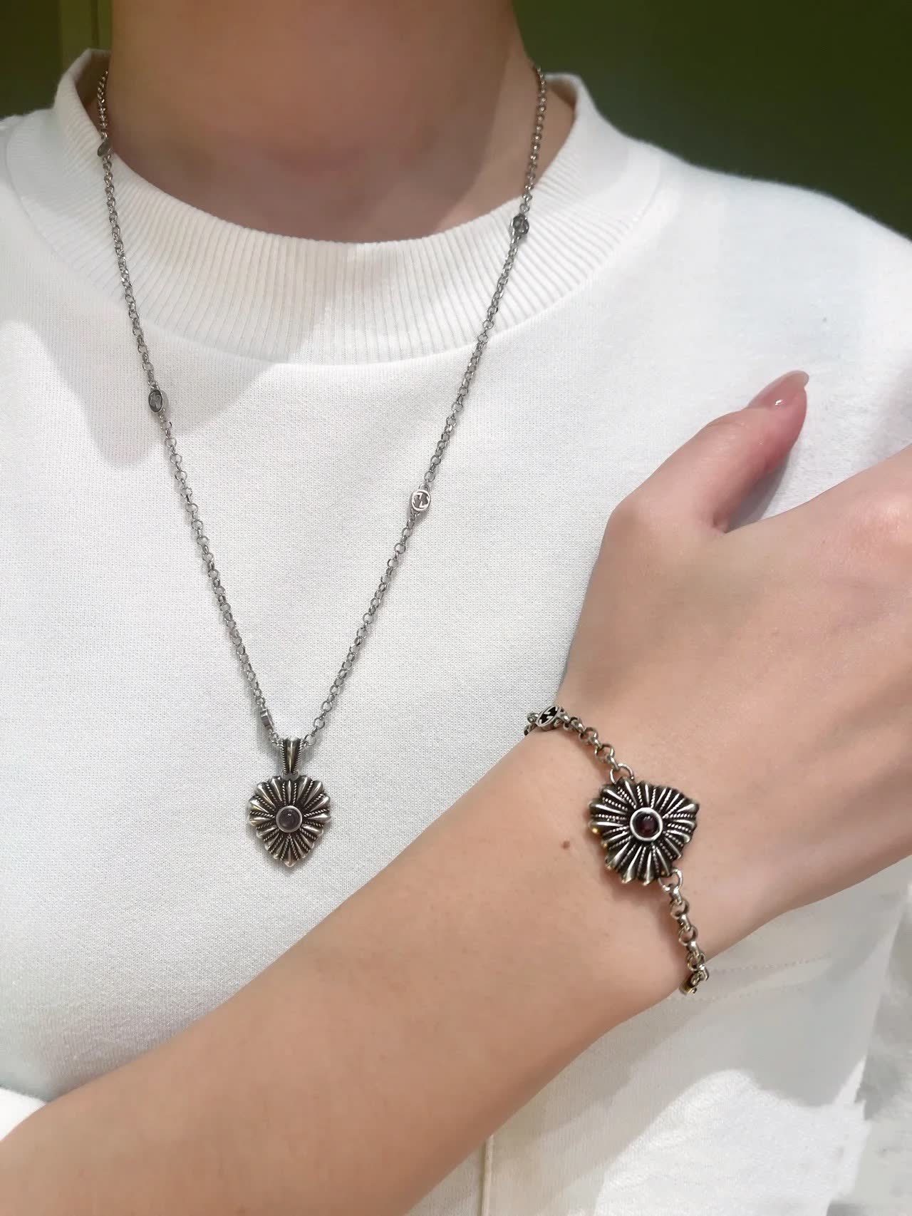 Gucci Silver Flower Pendant Necklace
