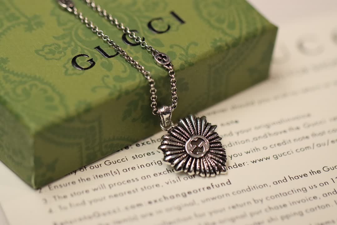 Gucci Silver Flower Pendant Necklace