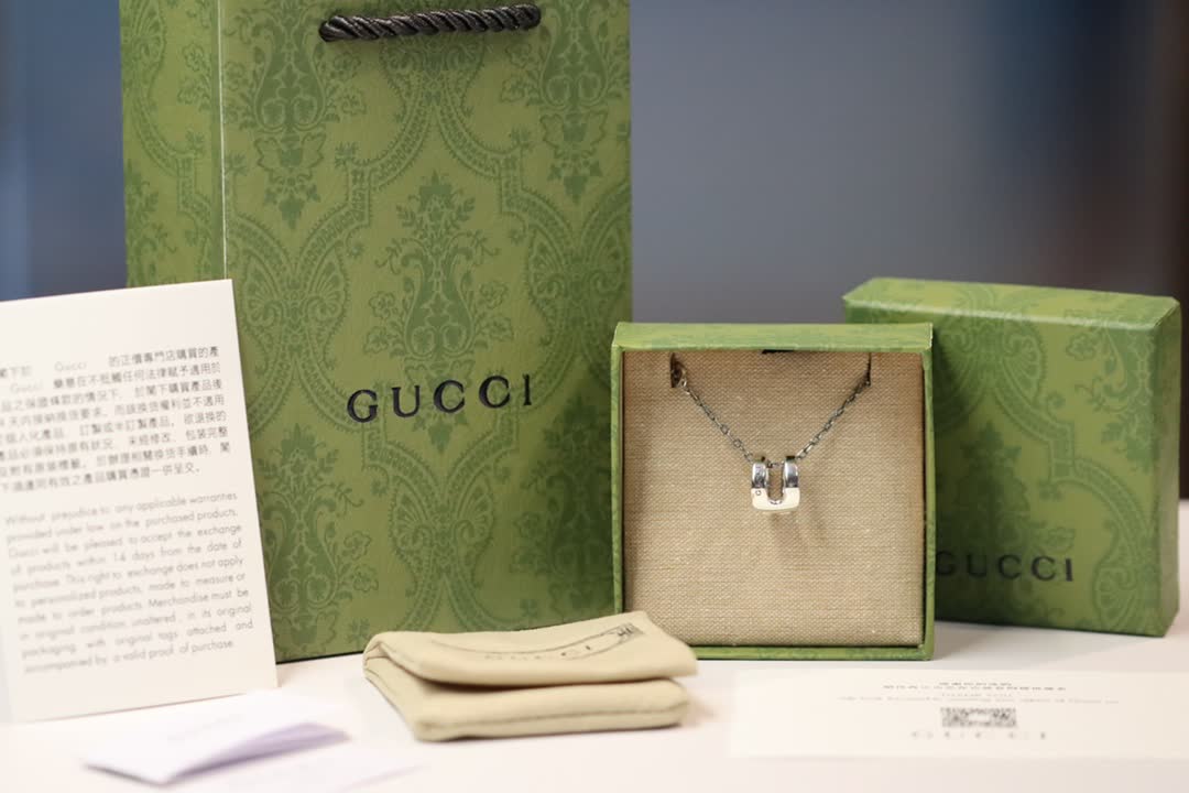 Gucci Interlocking G Pendant Necklace