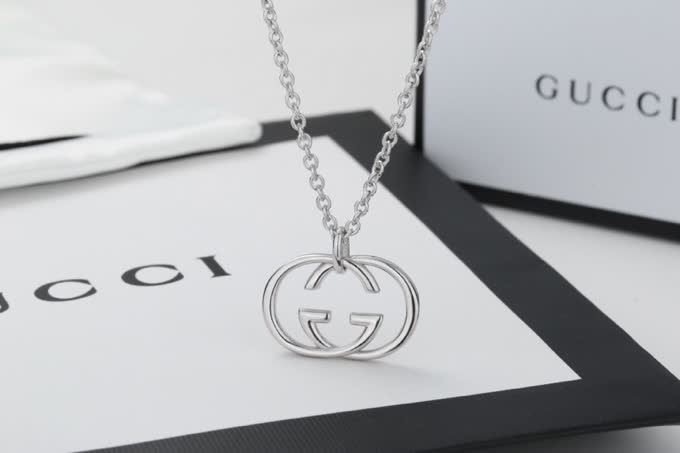 Gucci Silver Interlocking G Pendant Necklace
