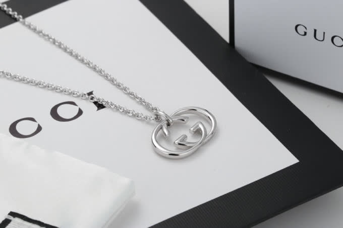 Gucci Silver Interlocking G Pendant Necklace
