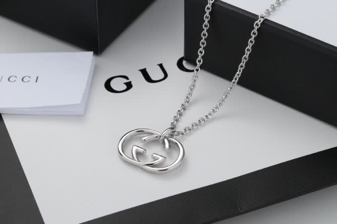 Gucci Silver Interlocking G Pendant Necklace
