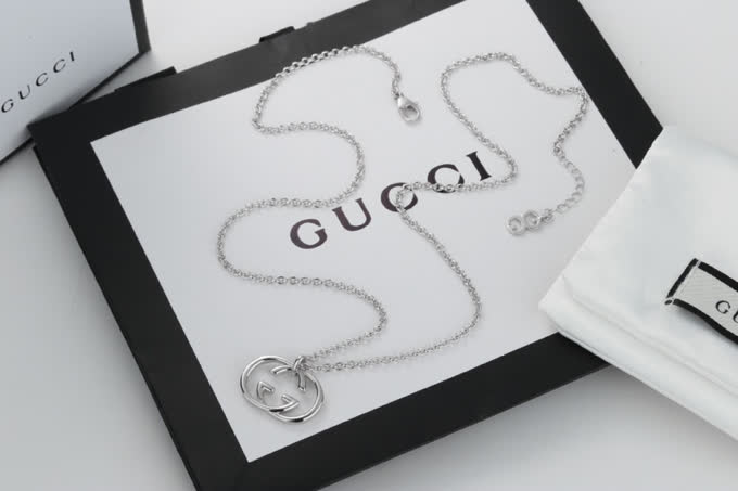 Gucci Silver Interlocking G Pendant Necklace