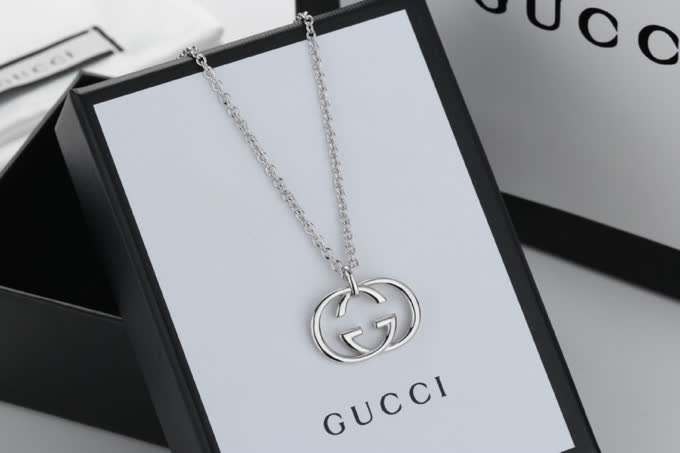 Gucci Silver Interlocking G Pendant Necklace