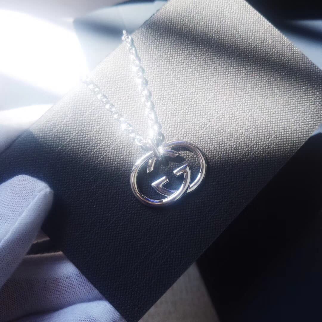 Gucci Interlocking G Silver Pendant Necklace