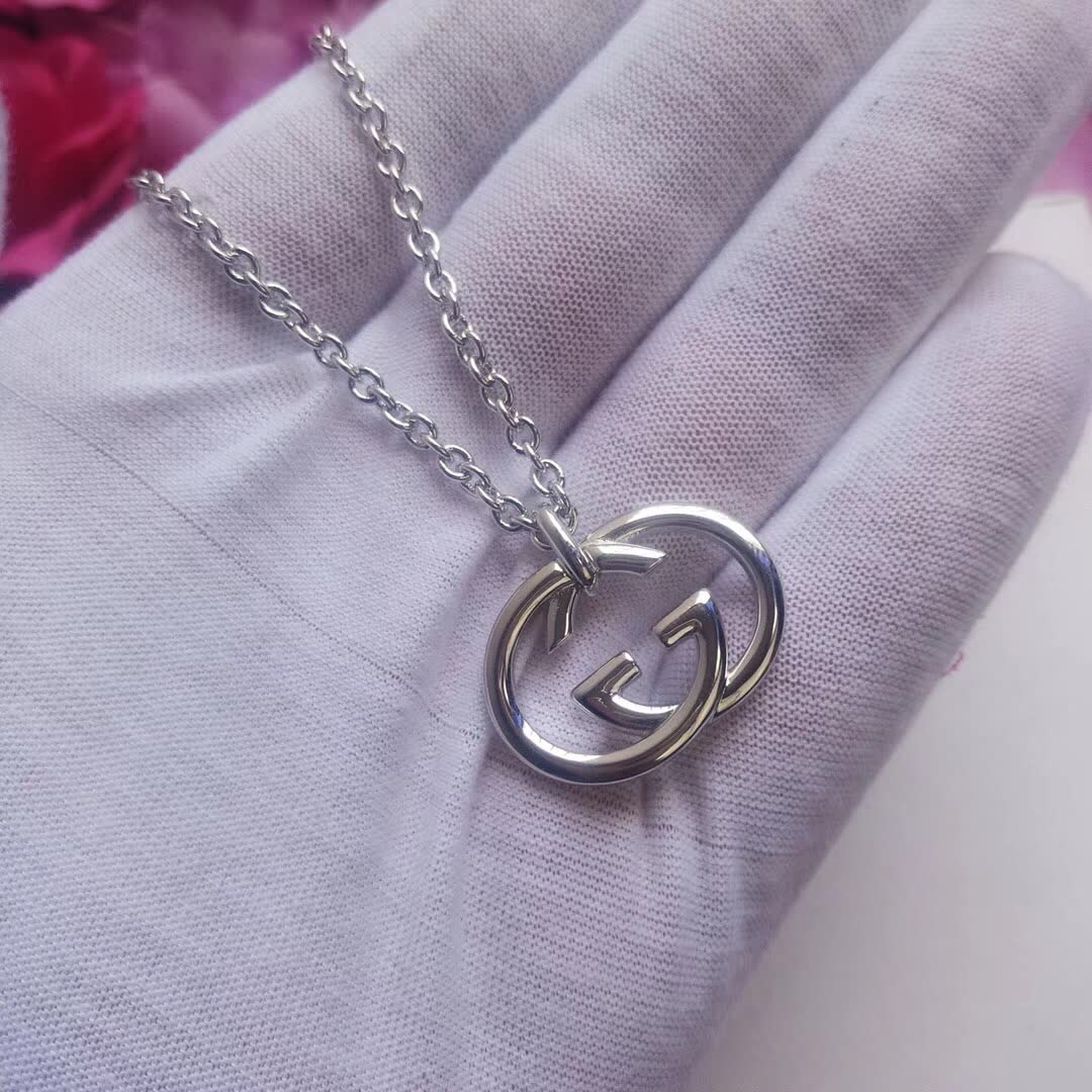 Gucci Interlocking G Silver Pendant Necklace