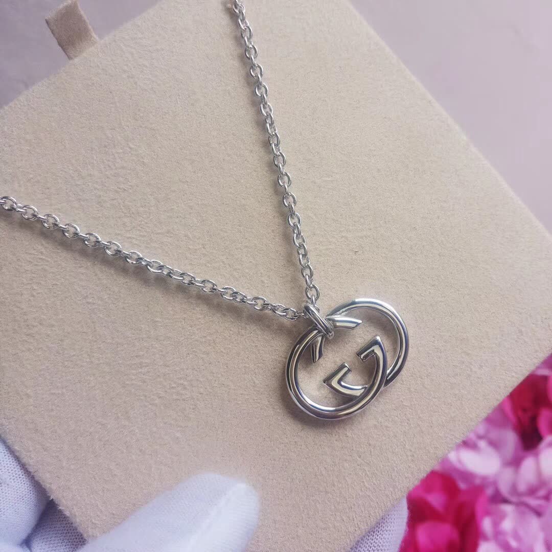Gucci Interlocking G Silver Pendant Necklace