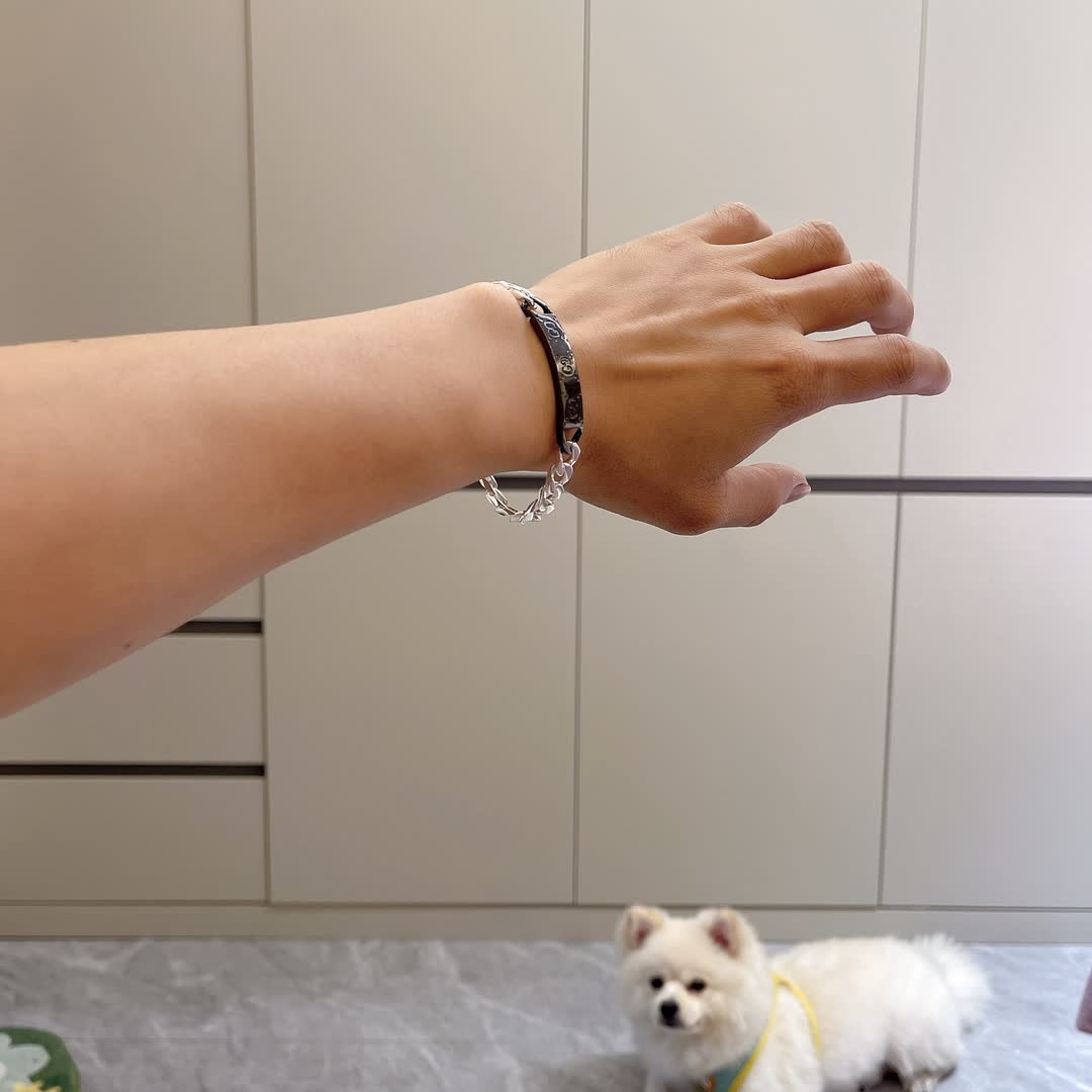 Gucci Silver Chain with Black Bar Bracelet