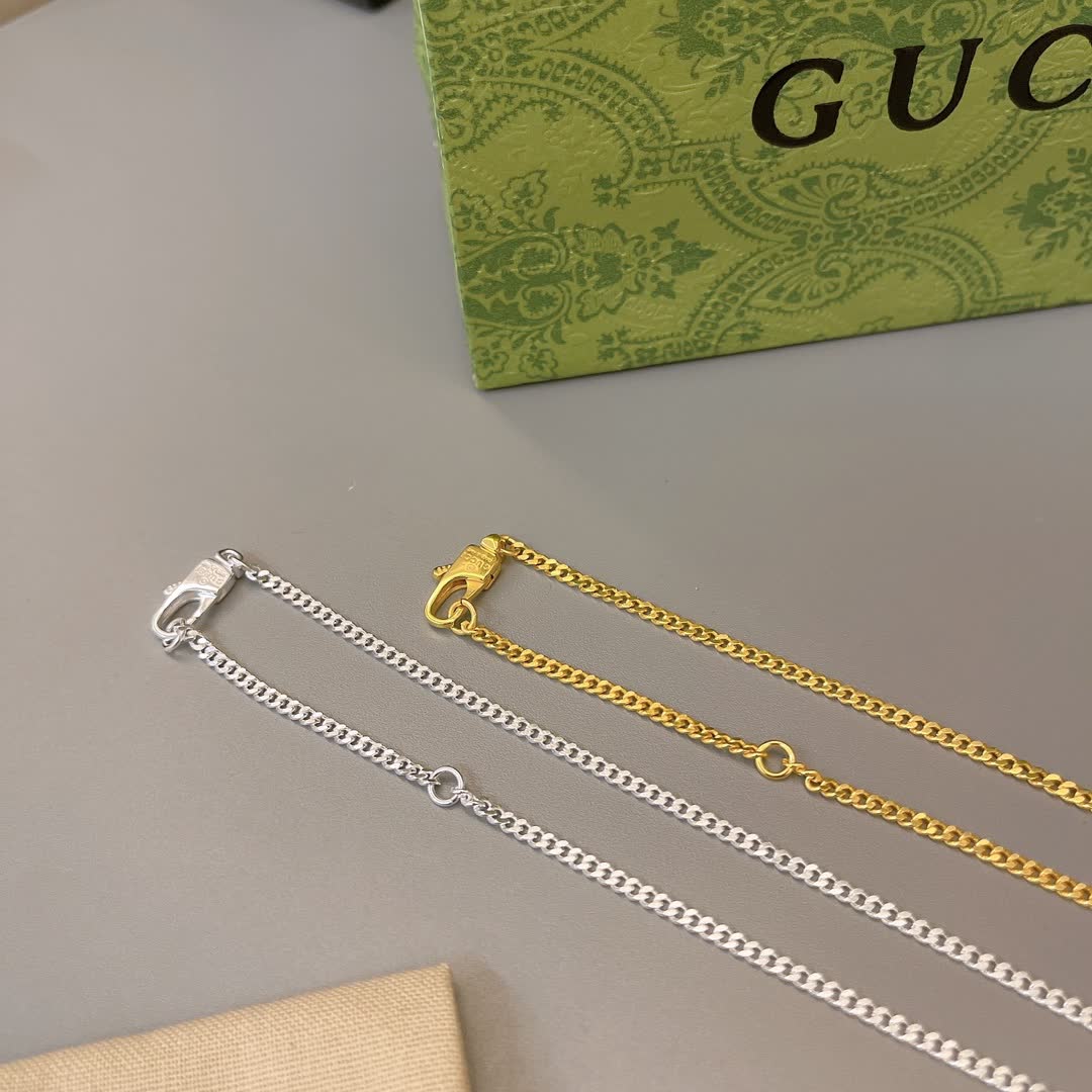 Gucci Silver Chain with Interlocking G Pendant
