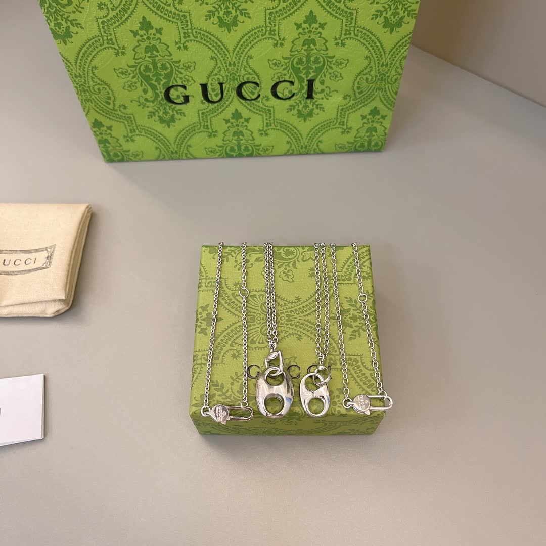 Gucci Interlocking G Silver Necklace