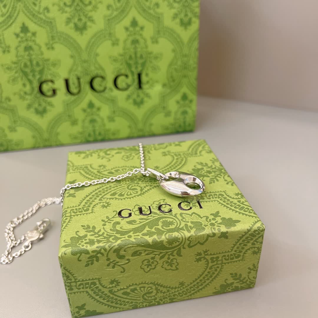 Gucci Interlocking G Silver Necklace