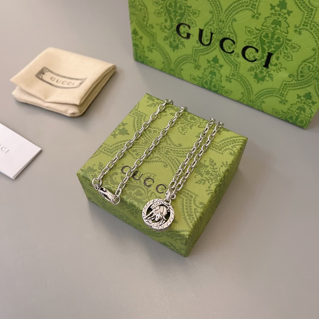 Gucci Silver Chain with Medallion Pendant