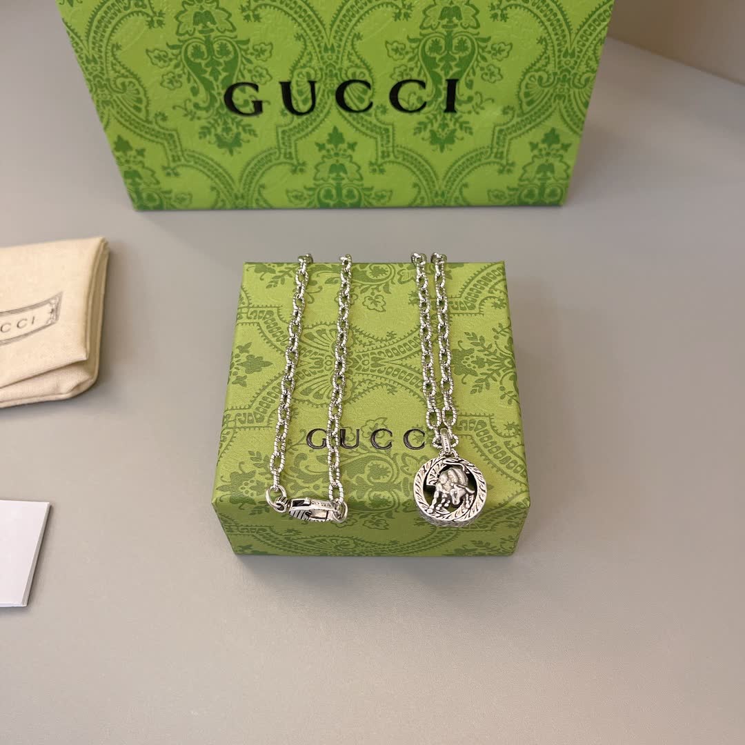 Gucci Silver Chain with Medallion Pendant