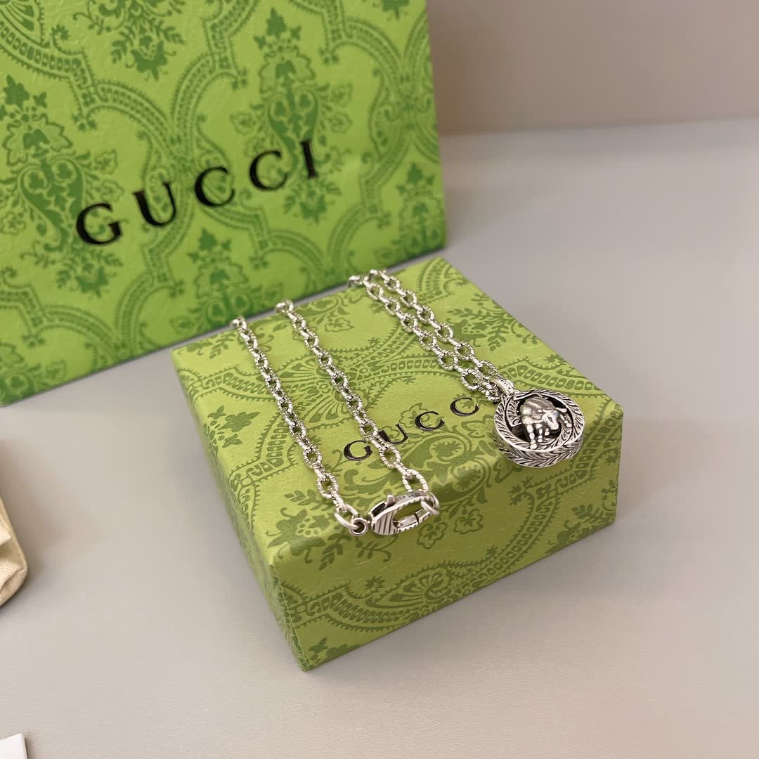 Gucci Silver Chain with Medallion Pendant