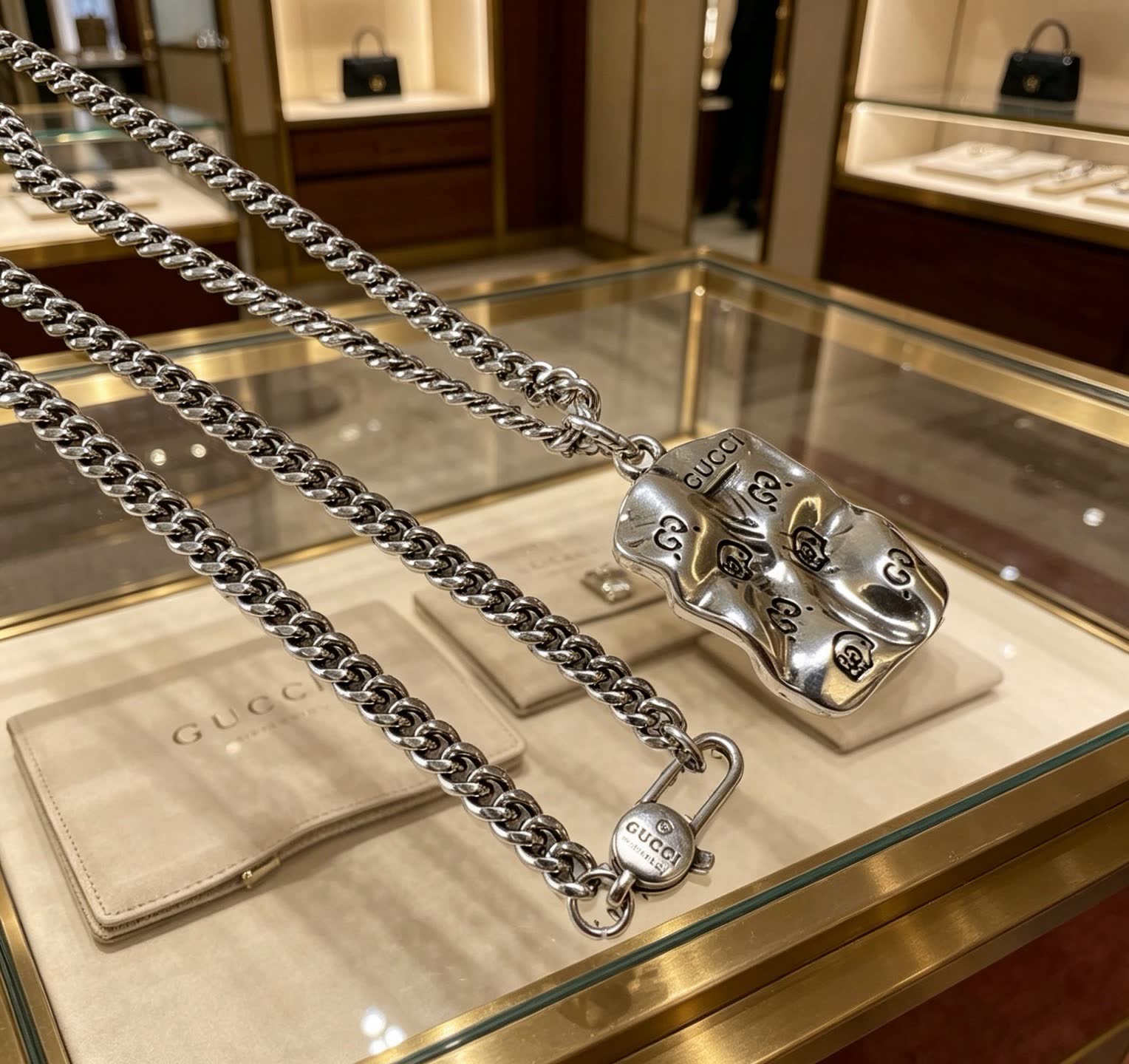 Gucci Silver Chain with Interlocking G Pendant