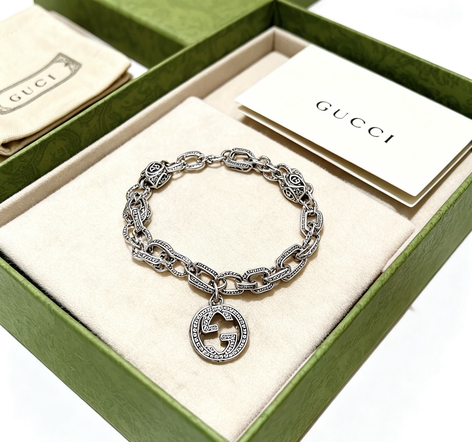 Gucci Silver Chain Bracelet with Interlocking G Pendant