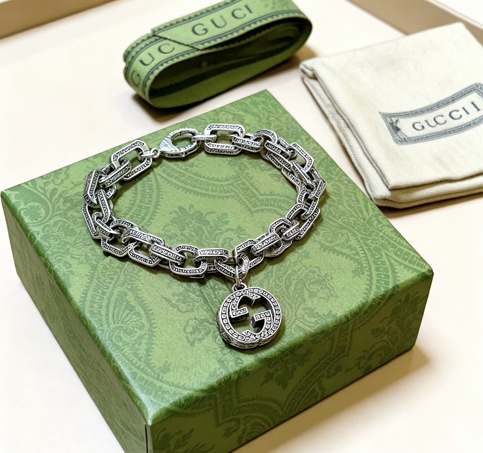 Gucci Silver Chain Bracelet with Interlocking G Pendant