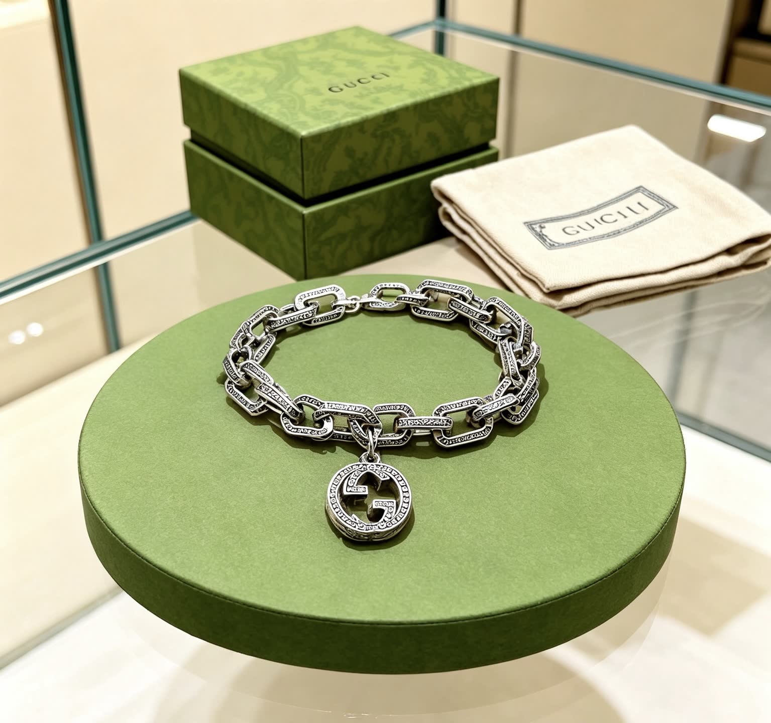 Gucci Silver Chain Bracelet with Interlocking G Pendant